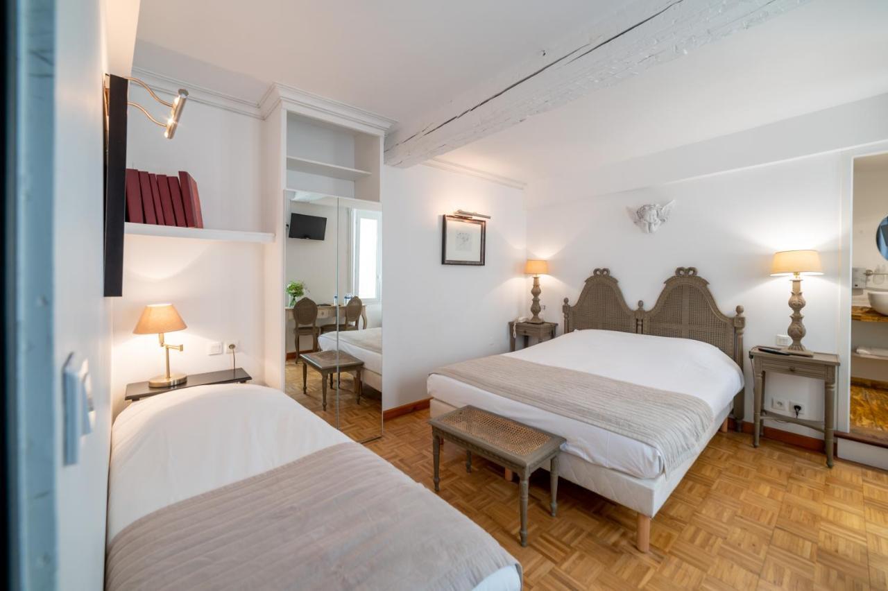 Logis - Hotel De La Mairie 埃姆布能 外观 照片